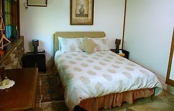 **  Bogie River Bush House Hotel Australia